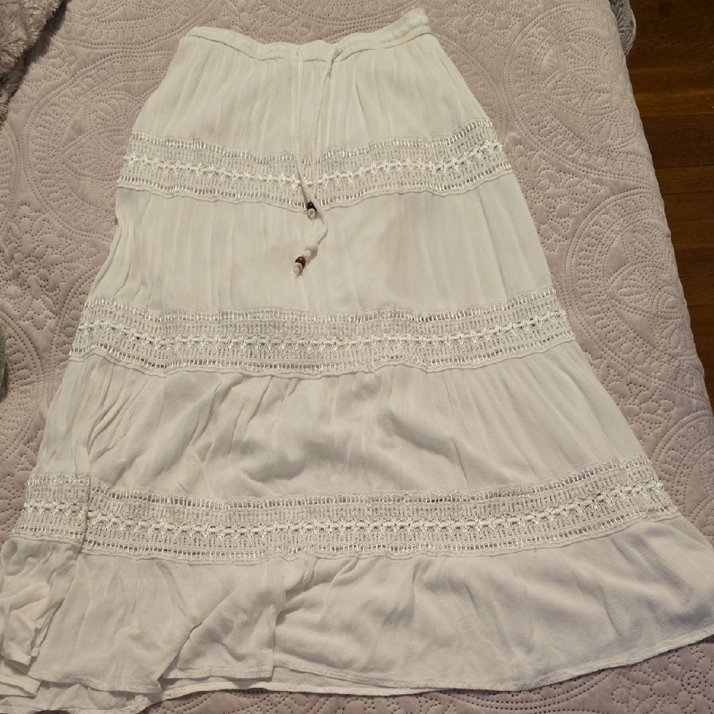 Chic White Lace Detail Midi Skirt